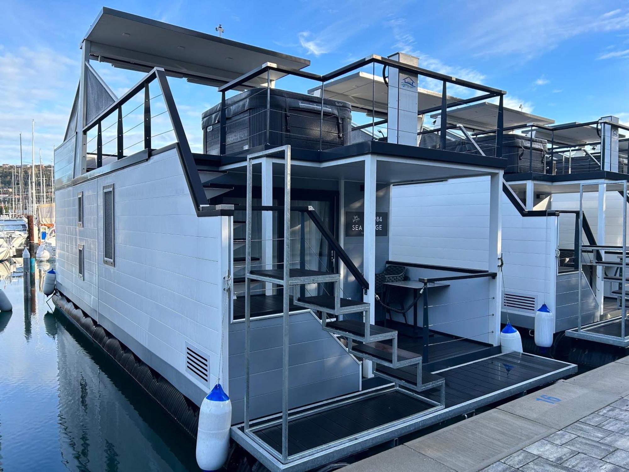 Floating Sea House Shark 2 Apartment Порторож Екстериор снимка